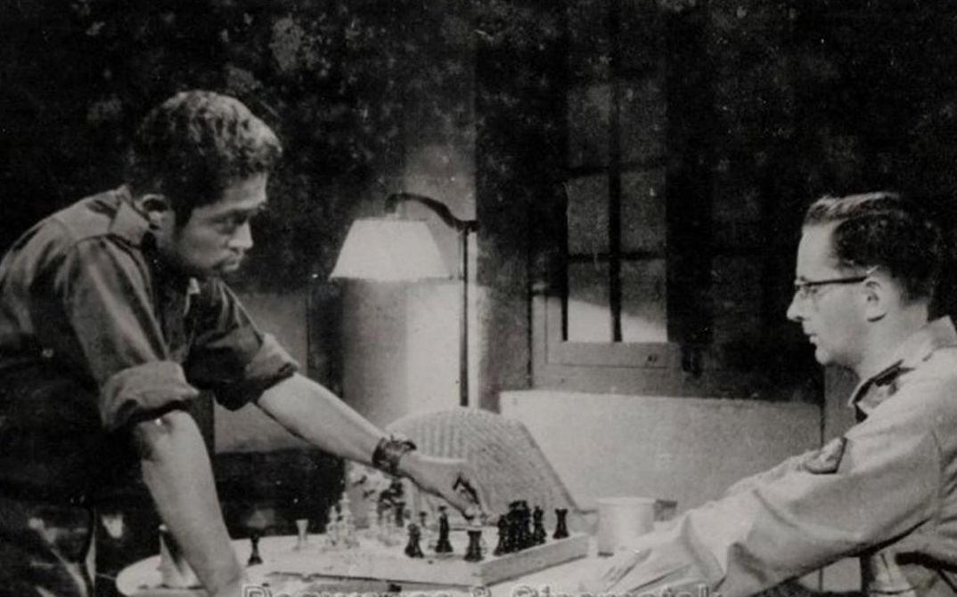 Filmstil from PAGAR KAWAT BERDURI (Before and After / Barbed Wire Fences)