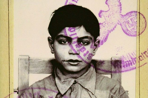 Film still from THE LIE by Melanie Spitta and Katrin Seybold. The picture shows an excerpt from a document. Above the photo of a Sinti boy is the stamp of the criminal investigation department with a swastika and the handwritten date January 30, 1943. 