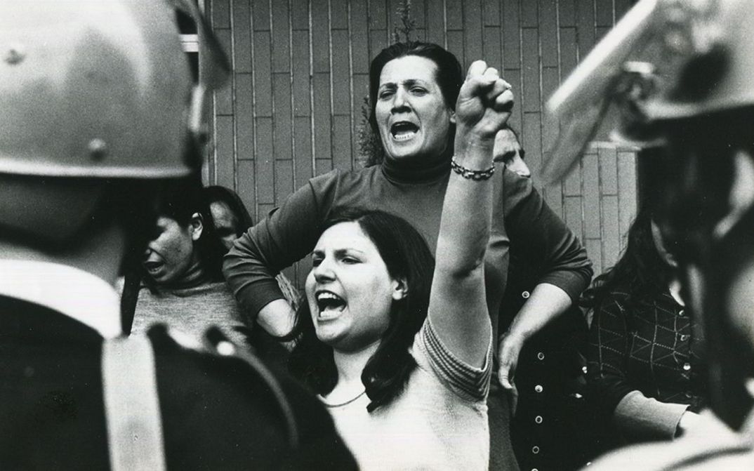 Filmstill from DONNA: VROUWEN IN VERZET (Donna: Women in Revolt) by Yvonne Scholter