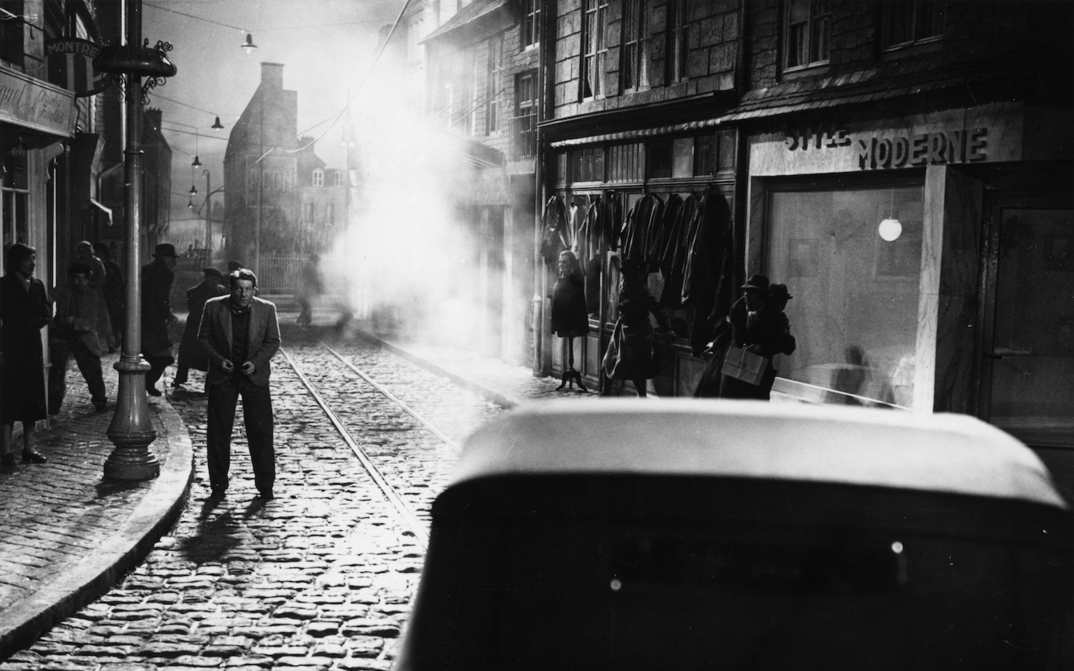 Filmstill aus QUAI DES BRUMES