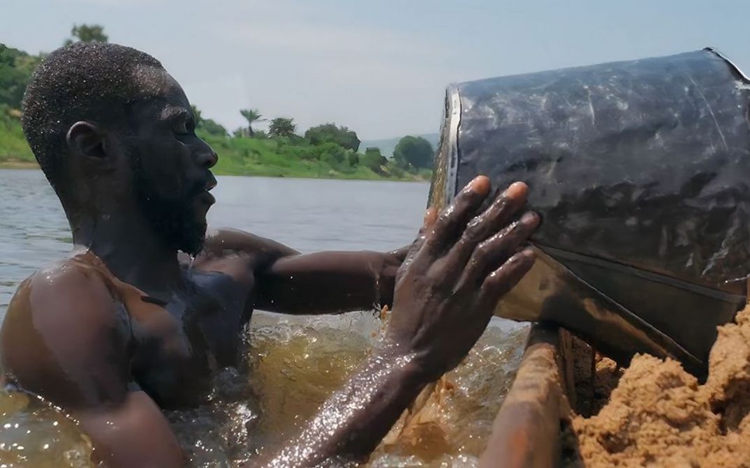 Filmstill from EAT BITTER by Pascale Appora-Gnekindy